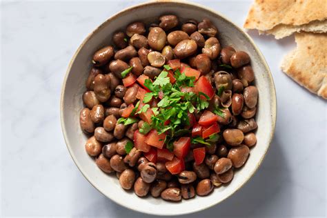  Ful Medames: A Soul-Satisfying Egyptian Breakfast Experience That Combines Creamy Beans With Zesty Spices!